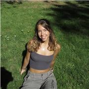 Soy una chica extrovertida, aplicada y empática con ganas de enseñar a niños de cualquier edad entre 10 y 15 años